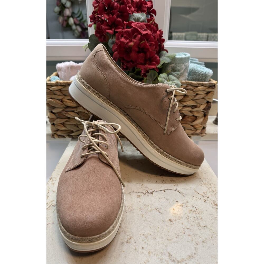 Clarks Teadale Rhea 10M Leather Beige Suede Lace Up Shoe